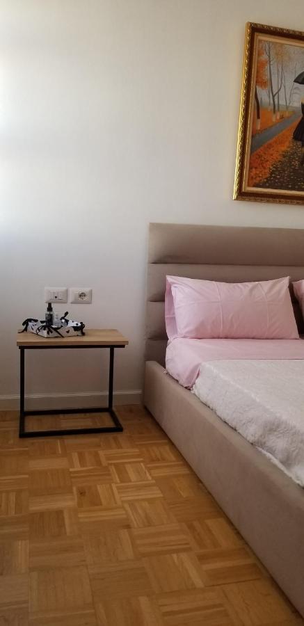 City Center Cute And Comfy Apartment - Ajia Apartments Tirana Exterior foto